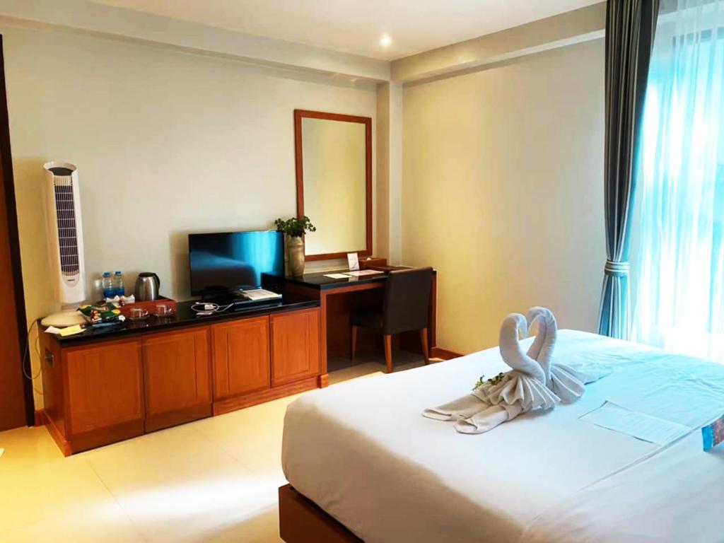 media/images/country-pages/thailand/bangkok-and-nearby/thailand-east-coast-connect-and-stay/bedroom-koh-chang-2/3423058-1-eng-GB/bedroom-koh-chang-2.jpg