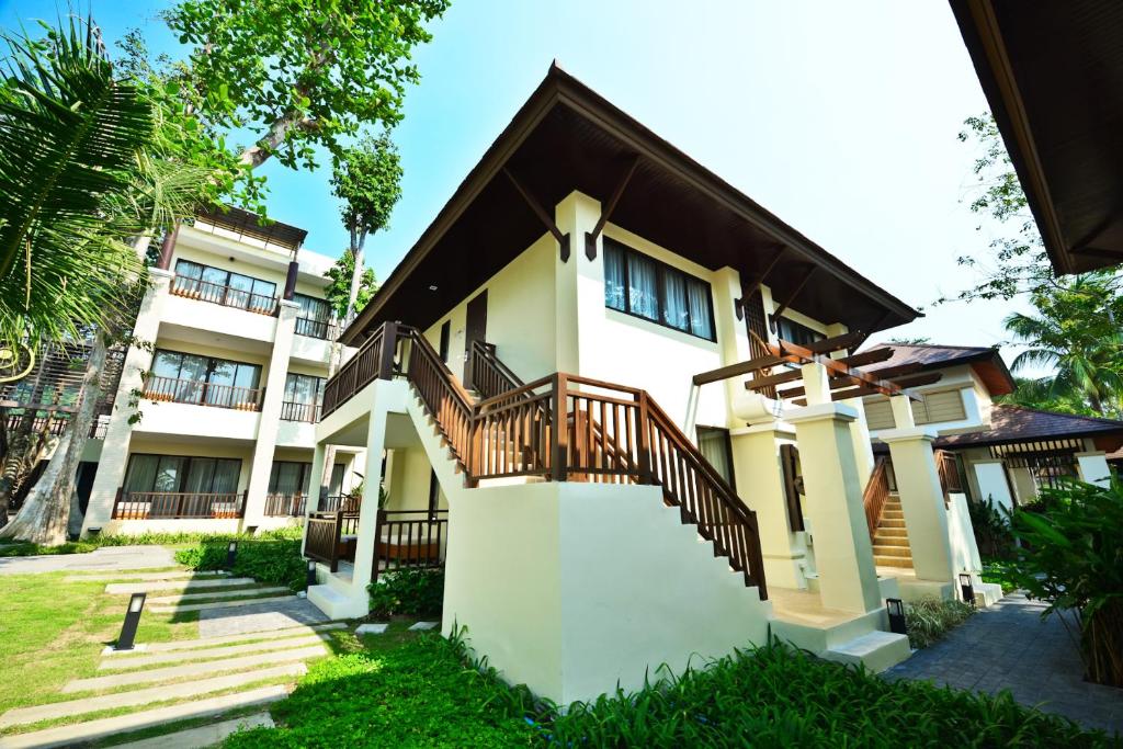 media/images/country-pages/thailand/bangkok-and-nearby/thailand-east-coast-connect-and-stay/outside-room-koh-chang/3423052-1-eng-GB/outside-room-koh-chang.jpg