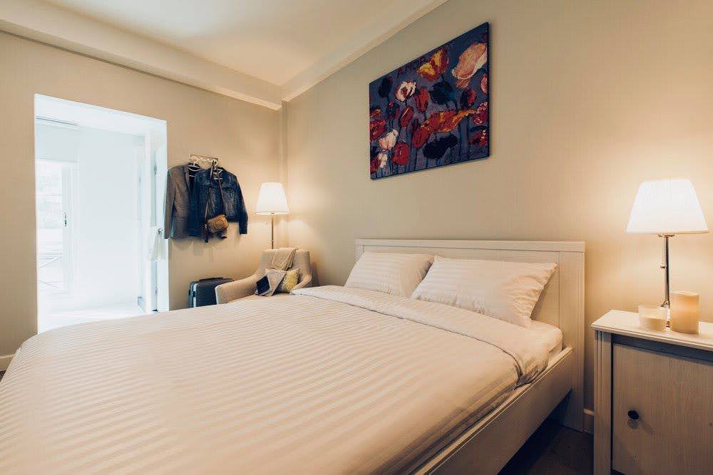 media/images/country-pages/thailand/bangkok-nearby/bangkok-nearby-basecamps/backpacker-basecamp-at-chamberlain-hostel/deluxe-room2/2877000-1-eng-GB/deluxe-room.jpg