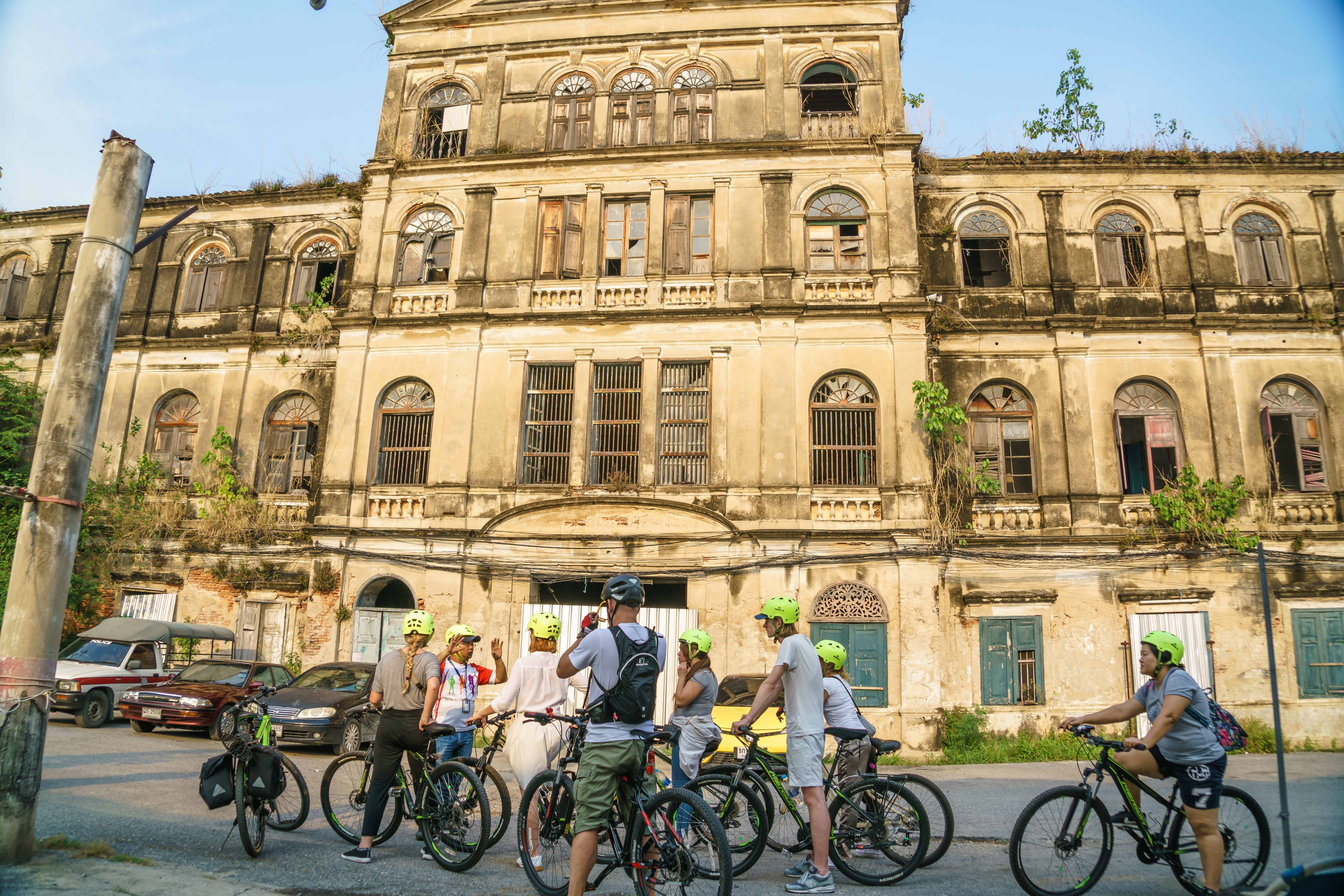 media/images/country-pages/thailand/bangkok-nearby/bangkok-nearby-trips/a-to-z-bangkok-evening-ride-by-bike/a-to-z-bangkok-evening-ride-by-bike-1-1/2859821-1-eng-GB/a-to-z-bangkok-evening-ride-by-bike-1-1.jpg