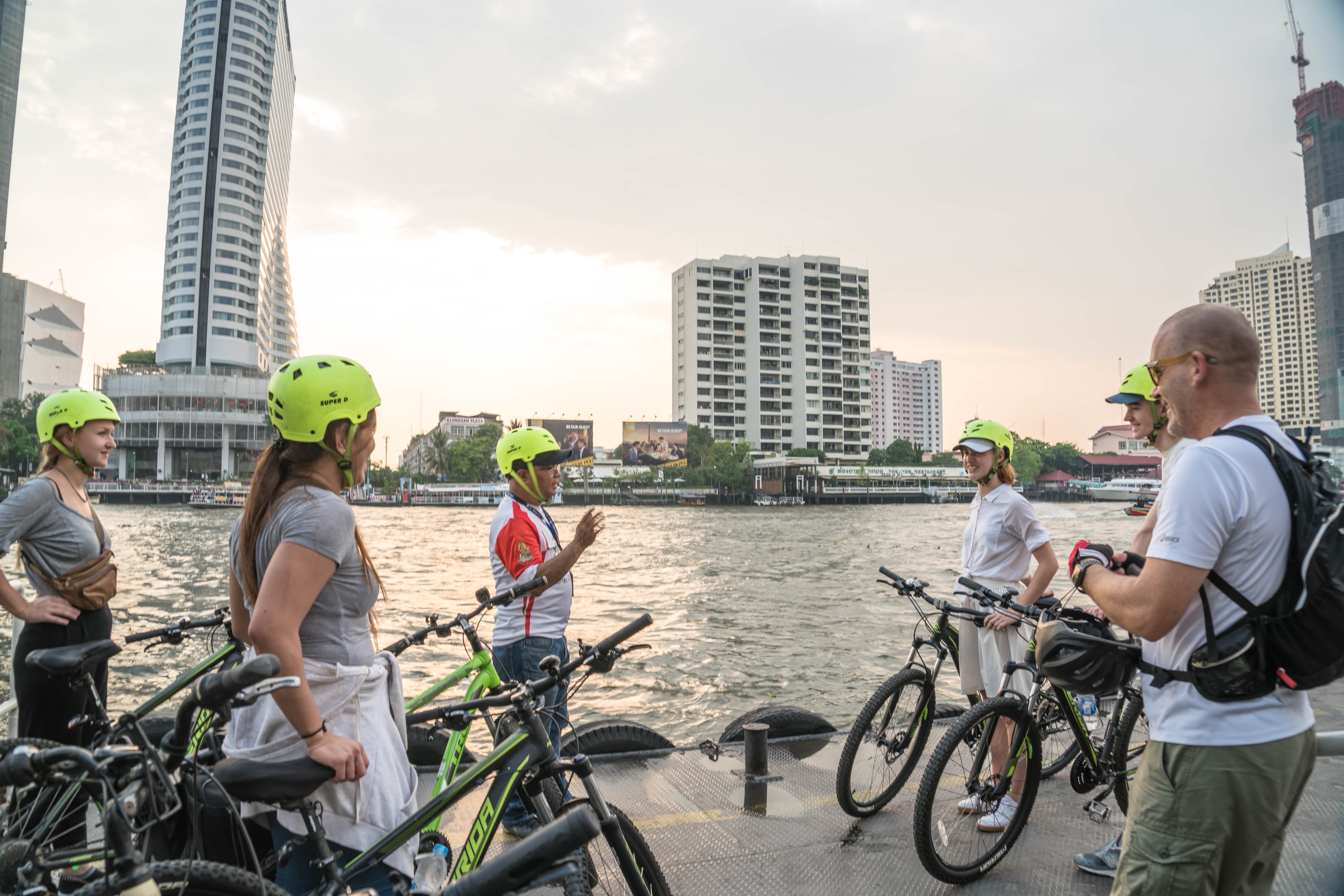 media/images/country-pages/thailand/bangkok-nearby/bangkok-nearby-trips/a-to-z-bangkok-evening-ride-by-bike/a-to-z-bangkok-evening-ride-by-bike-1-3/2859827-1-eng-GB/a-to-z-bangkok-evening-ride-by-bike-1-3.jpg