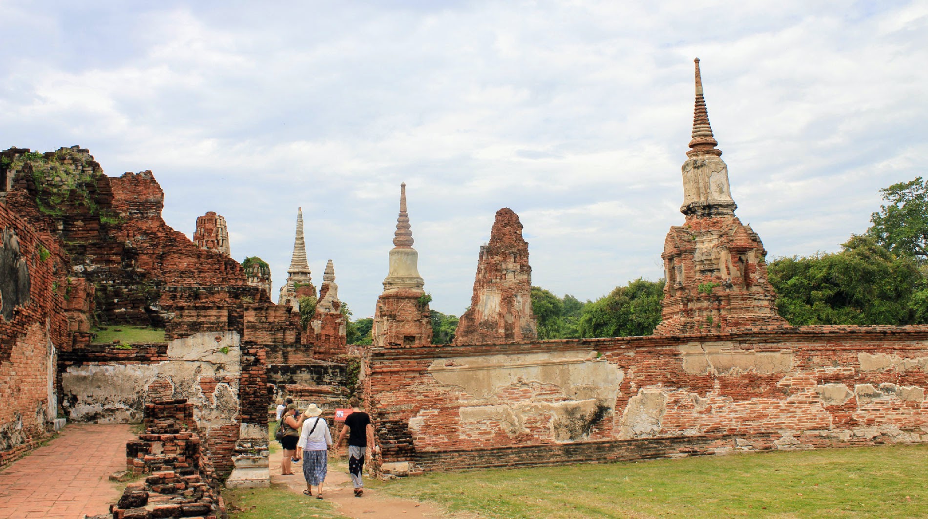 media/images/country-pages/thailand/bangkok-nearby/bangkok-nearby-trips/ancient-and-hidden-ayutthaya-by-bike/ayutthaya-wat-mahathat-2/2795537-1-eng-GB/ayutthaya-wat-mahathat-2.jpg