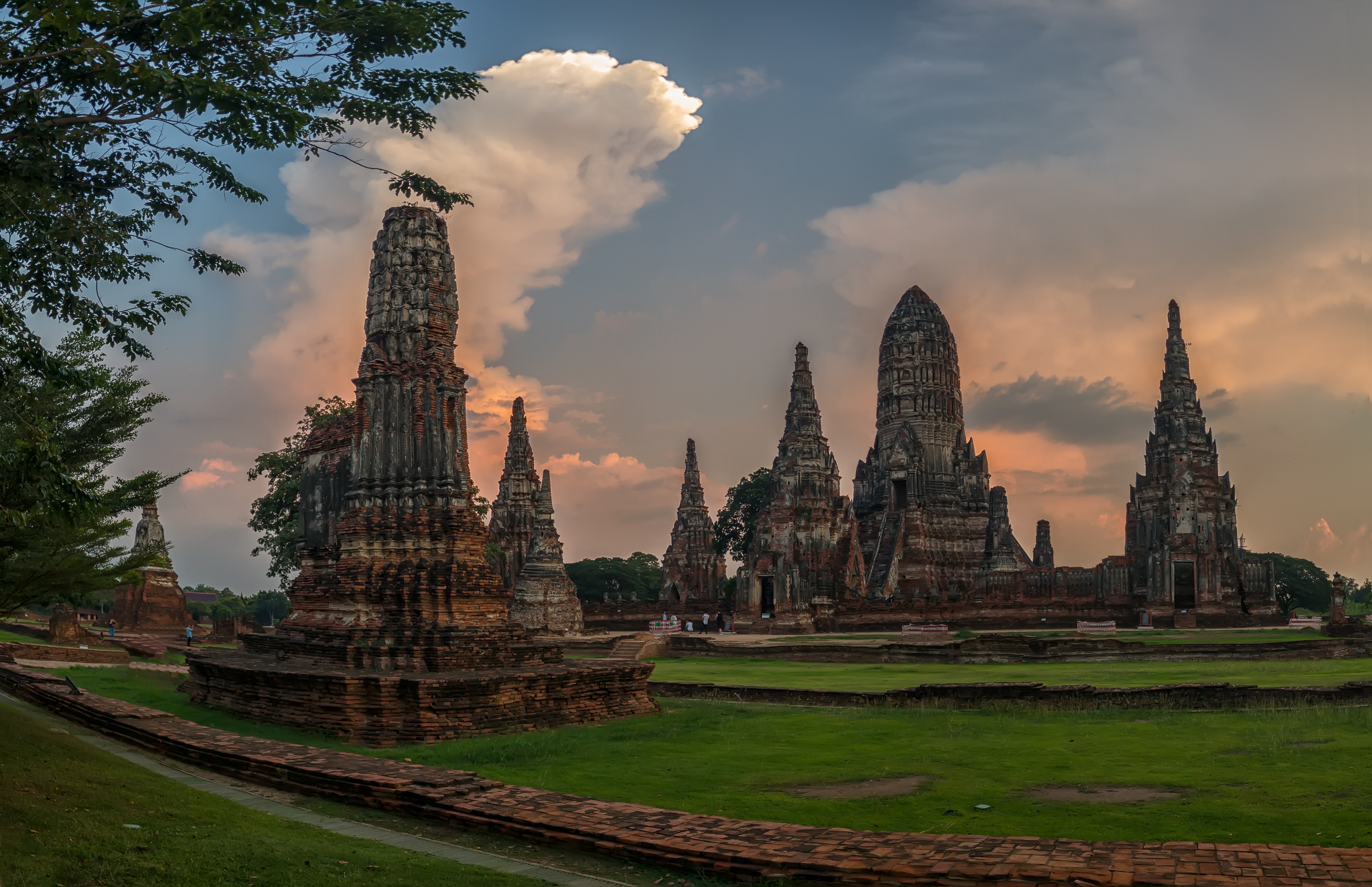 media/images/country-pages/thailand/bangkok-nearby/bangkok-nearby-trips/ancient-and-hidden-ayutthaya-by-bike/valeriy-ryasnyanskiy-sqiyalv4i7e-unsplash/2795519-1-eng-GB/valeriy-ryasnyanskiy-sqiyalv4i7e-unsplash.jpg