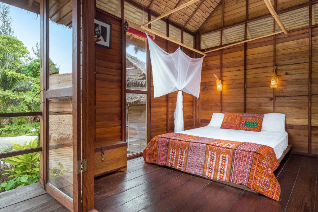 media/images/country-pages/thailand/the-andaman-coast/andaman-islands-connect-and-stay/castaway-resort-big-garden-view-breezy/4157339-1-eng-GB/castaway-resort-big-garden-view-breezy.jpg