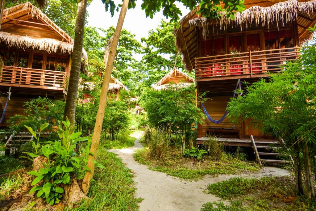 media/images/country-pages/thailand/the-andaman-coast/andaman-islands-connect-and-stay/castaway-resort/4157321-1-eng-GB/castaway-resort.jpg