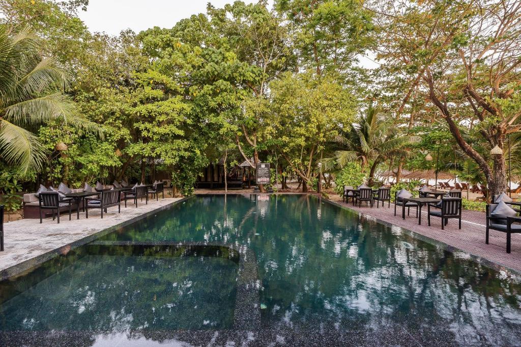 media/images/country-pages/thailand/the-andaman-coast/andaman-islands-connect-and-stay/the-sevenseas-resort-koh-kradan-swimming-pool/4157285-1-eng-GB/the-sevenseas-resort-koh-kradan-swimming-pool.jpg