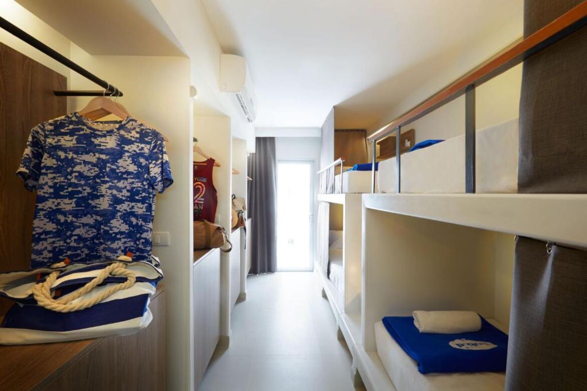 media/images/country-pages/thailand/the-andaman-coast/backpacker-best-of-phuket/lun-d-dorm-room/4163219-1-eng-GB/lun-d-dorm-room.jpg