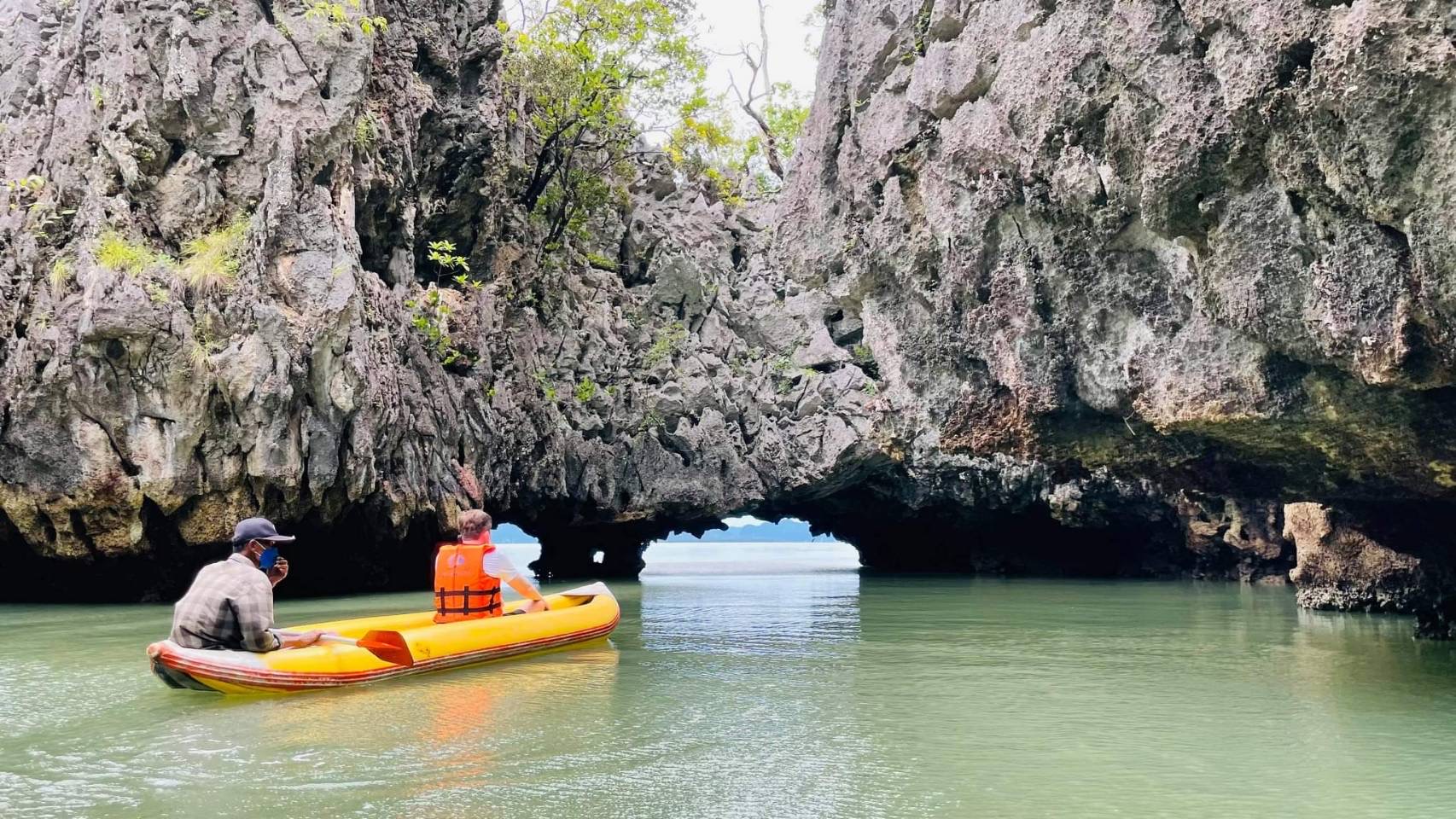 media/images/country-pages/thailand/the-andaman-coast/james-bond-island-nature-canoeing-by-speed-boat/james-bond-island-canoe/4358757-1-eng-GB/james-bond-island-canoe.jpg