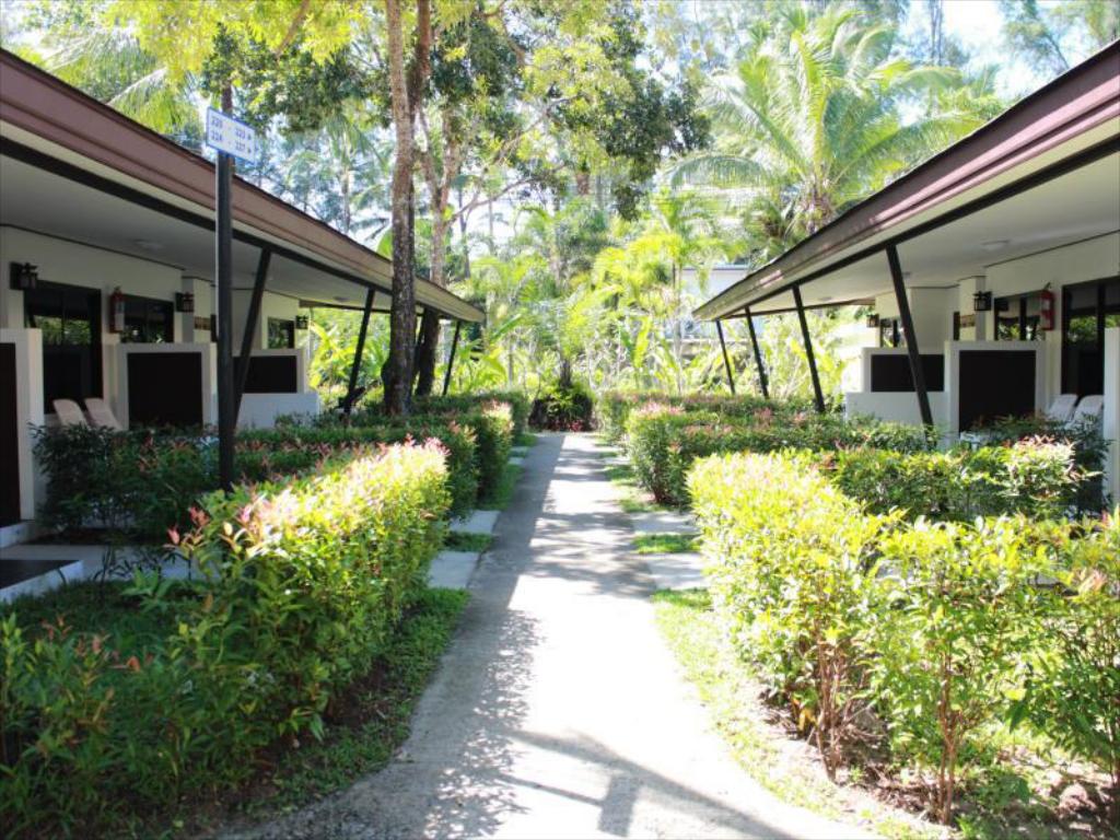 media/images/country-pages/thailand/the-andaman-coast/the-andaman-coast-basecamps/comfort-basecamp-at-nai-yang-beach-resort/70344_16052312180042620573/2813831-1-eng-GB/70344_16052312180042620573.jpg