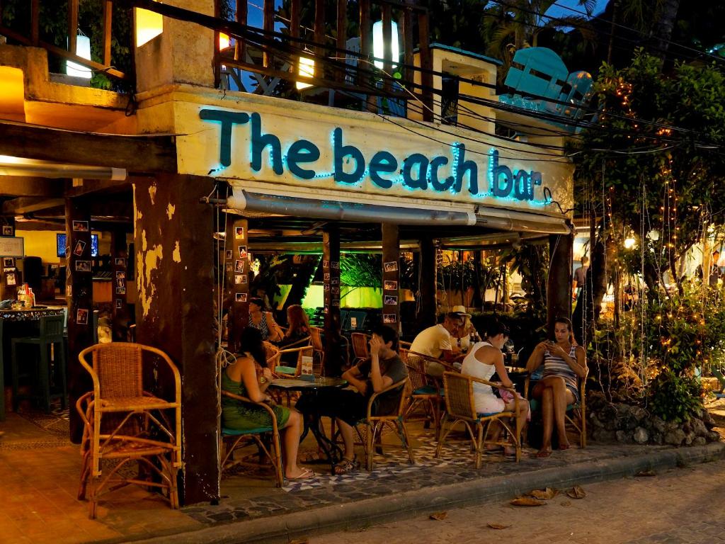 media/images/country-pages/thailand/the-andaman-coast/the-andaman-coast-basecamps/comfort-basecamp-at-phra-nang-inn/66592697/2938947-1-eng-GB/66592697.jpg