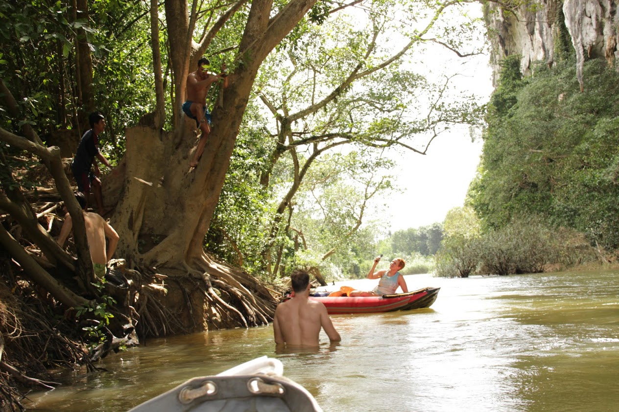 media/images/country-pages/thailand/the-andaman-coast/the-andaman-coast-trips/khao-sok-tree-house-and-lake-explorer/canoe-and-caving/2931300-1-eng-GB/canoe-and-caving.jpg