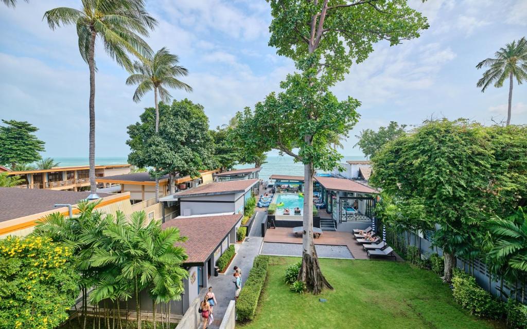 media/images/country-pages/thailand/the-gulf-coast/backpacker-gulf-of-thailand-island-hopper/lub-d-koh-samui-3/4335424-1-eng-GB/lub-d-koh-samui-3.jpg