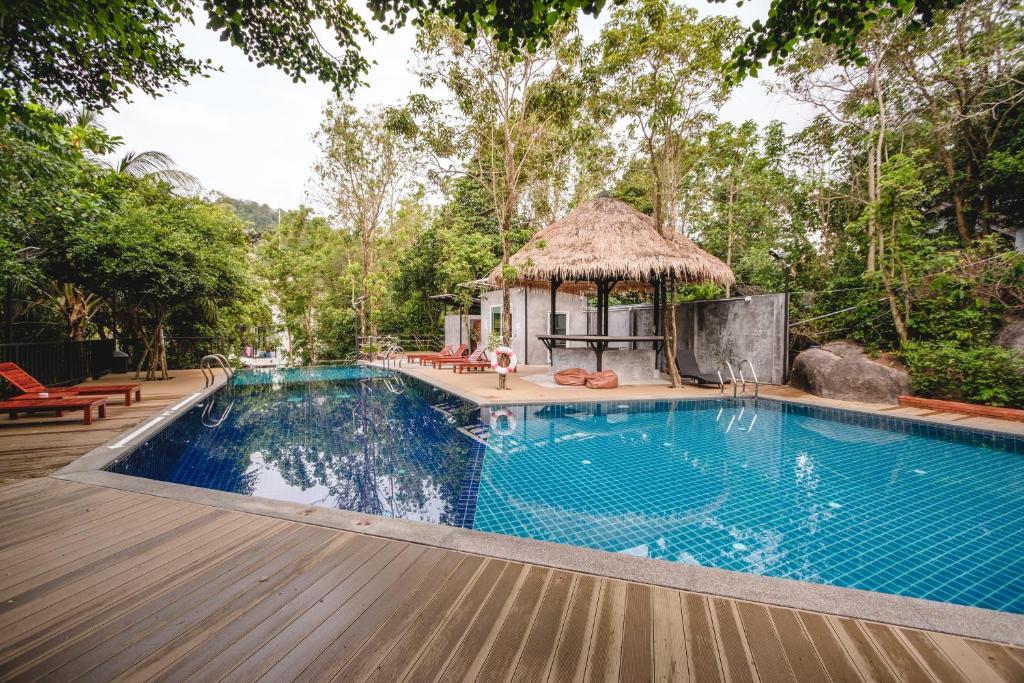 media/images/country-pages/thailand/the-gulf-coast/backpacker-gulf-of-thailand-island-hopper/the-dearly-koh-tao-swimming-pool/4335454-1-eng-GB/the-dearly-koh-tao-swimming-pool.jpg