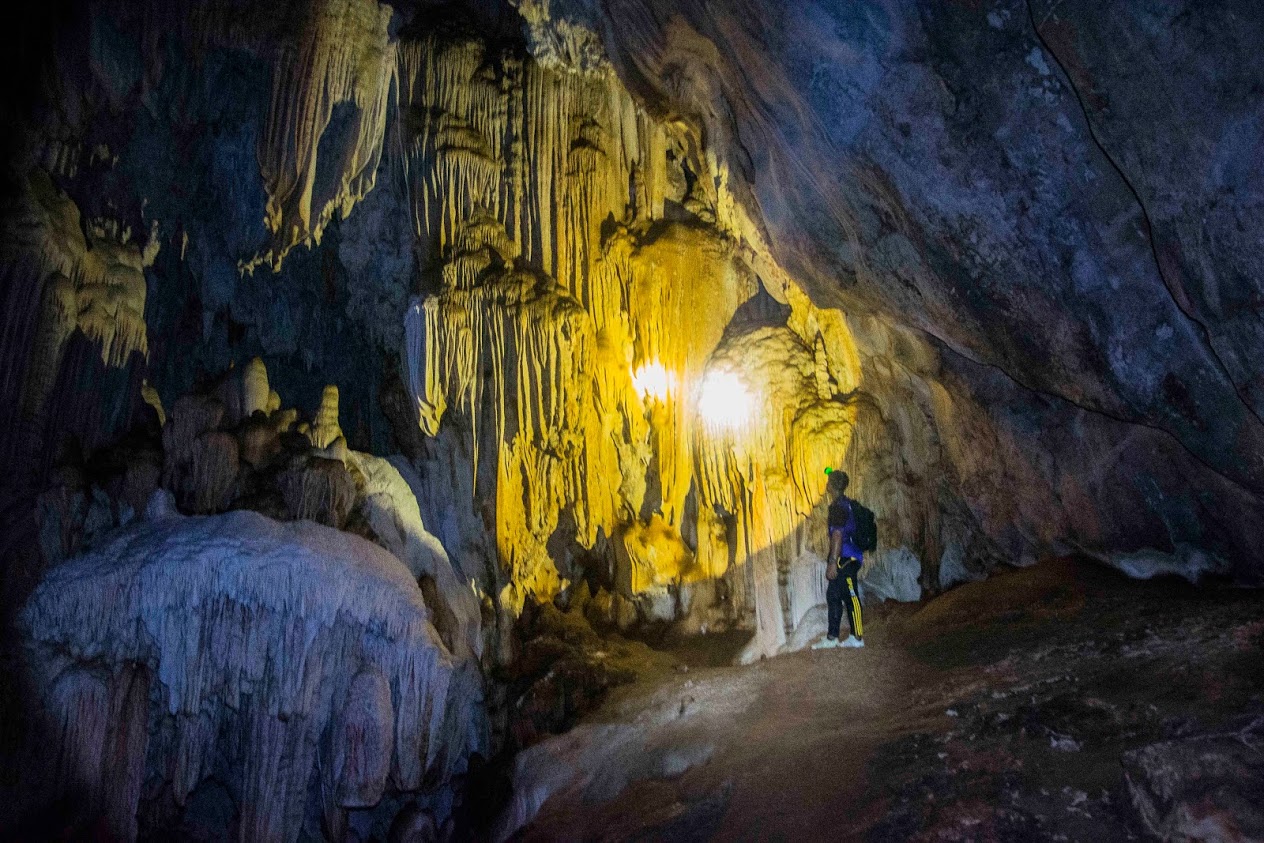 media/images/country-pages/thailand/the-gulf-coast/backpacker-khao-sok-adventure-explorer/caving/3858979-1-eng-GB/caving.jpg