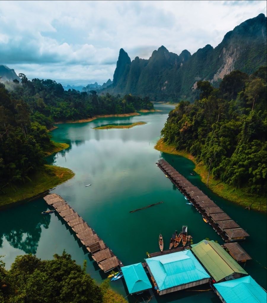 media/images/country-pages/thailand/the-gulf-coast/backpacker-khao-sok-adventure-explorer/praiwan-raft/3863059-1-eng-GB/praiwan-raft.jpg