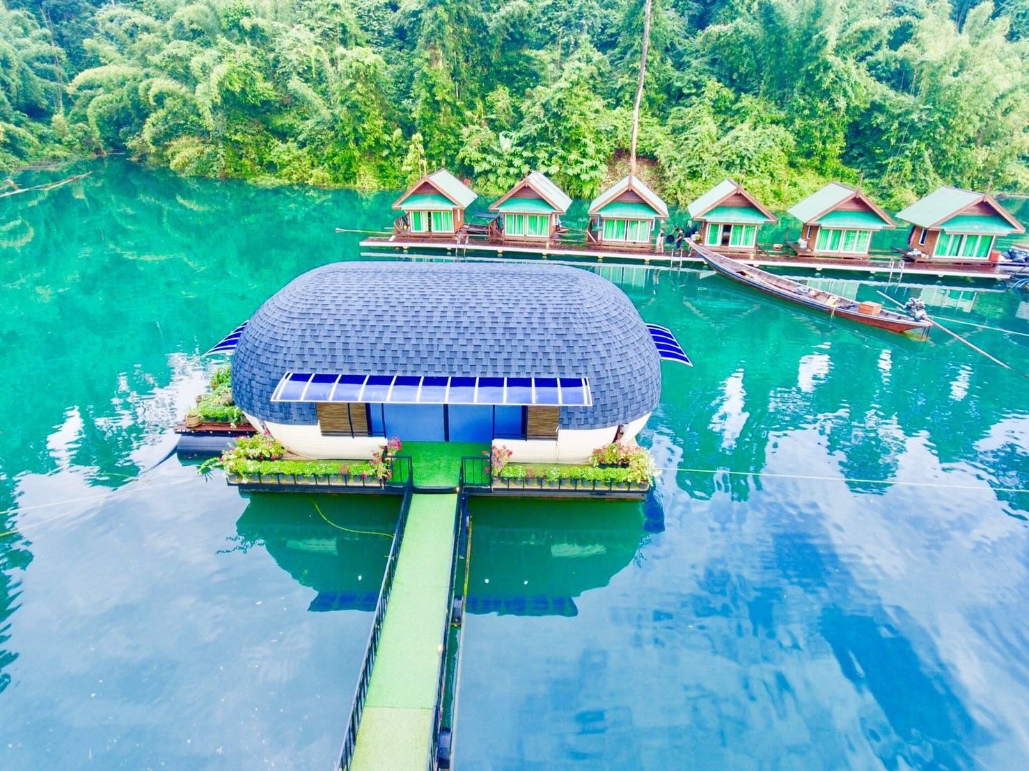 media/images/country-pages/thailand/the-gulf-coast/backpacker-plus-khao-sok-adventure/phutawan-raft-house/3862934-1-eng-GB/phutawan-raft-house.jpg