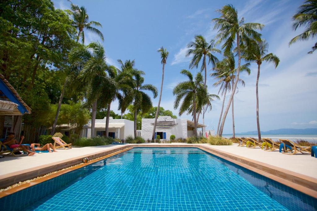 media/images/country-pages/thailand/the-gulf-coast/comfort-gulf-of-thailand-island-hopper/lime-and-soda-beachfront-resort/4334585-1-eng-GB/lime-and-soda-beachfront-resort.jpg