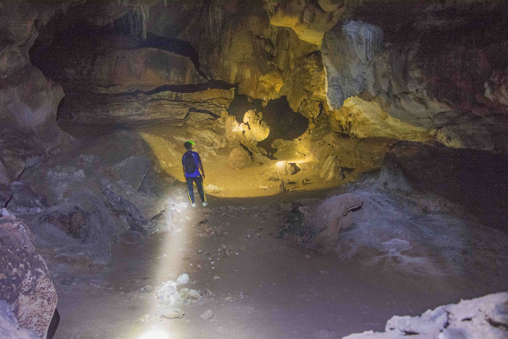 media/images/country-pages/thailand/the-gulf-coast/comfort-koh-phangan-to-phuket-explorer/caving/3871409-1-eng-GB/caving.jpg