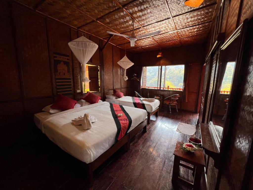 media/images/country-pages/thailand/the-north/backpacker-chiang-mai-to-luang-prabang-connect-and-stay/mekong-riverside-lodge-room2/4145745-1-eng-GB/mekong-riverside-lodge-room2.jpg