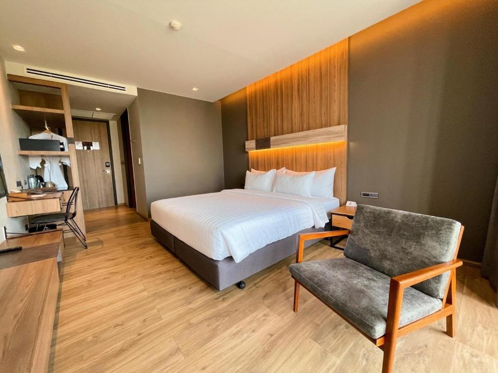 media/images/country-pages/thailand/the-north/family-umphang-wildlife-explorer/the-teak-resort-superior-room/4164936-1-eng-GB/the-teak-resort-superior-room.jpg