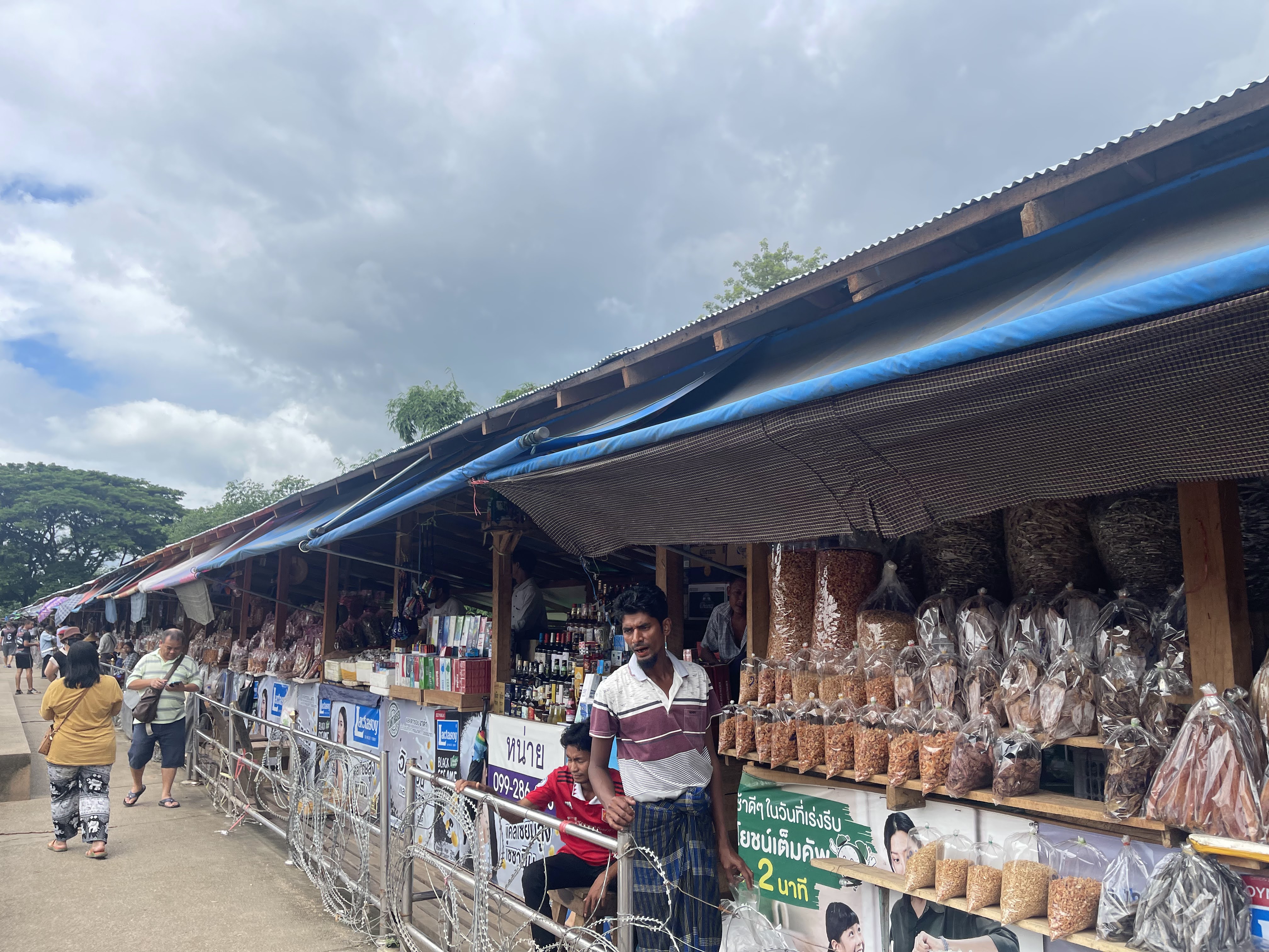 media/images/country-pages/thailand/the-north/family-umphang-wildlife-explorer/umphang-wildlife-the-market/4164954-1-eng-GB/umphang-wildlife-the-market.jpg