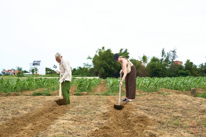 media/images/country-pages/vietnam/destination-tiles/the-central-coast/hoi-an-cooking-and-culture-experience/farming-2/4339780-1-eng-GB/farming-2.jpg