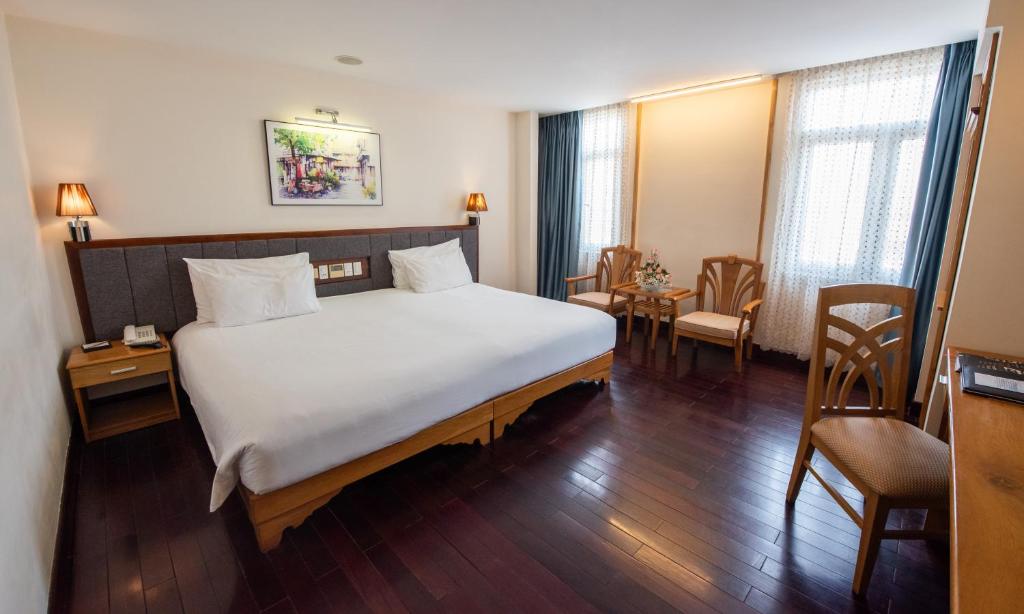 media/images/country-pages/vietnam/destination-tiles/the-northern-coast/comfort-ha-long-to-ninh-binh-to-hue-adventure/romance-hotel-hue/4323547-1-eng-GB/romance-hotel-hue.jpg