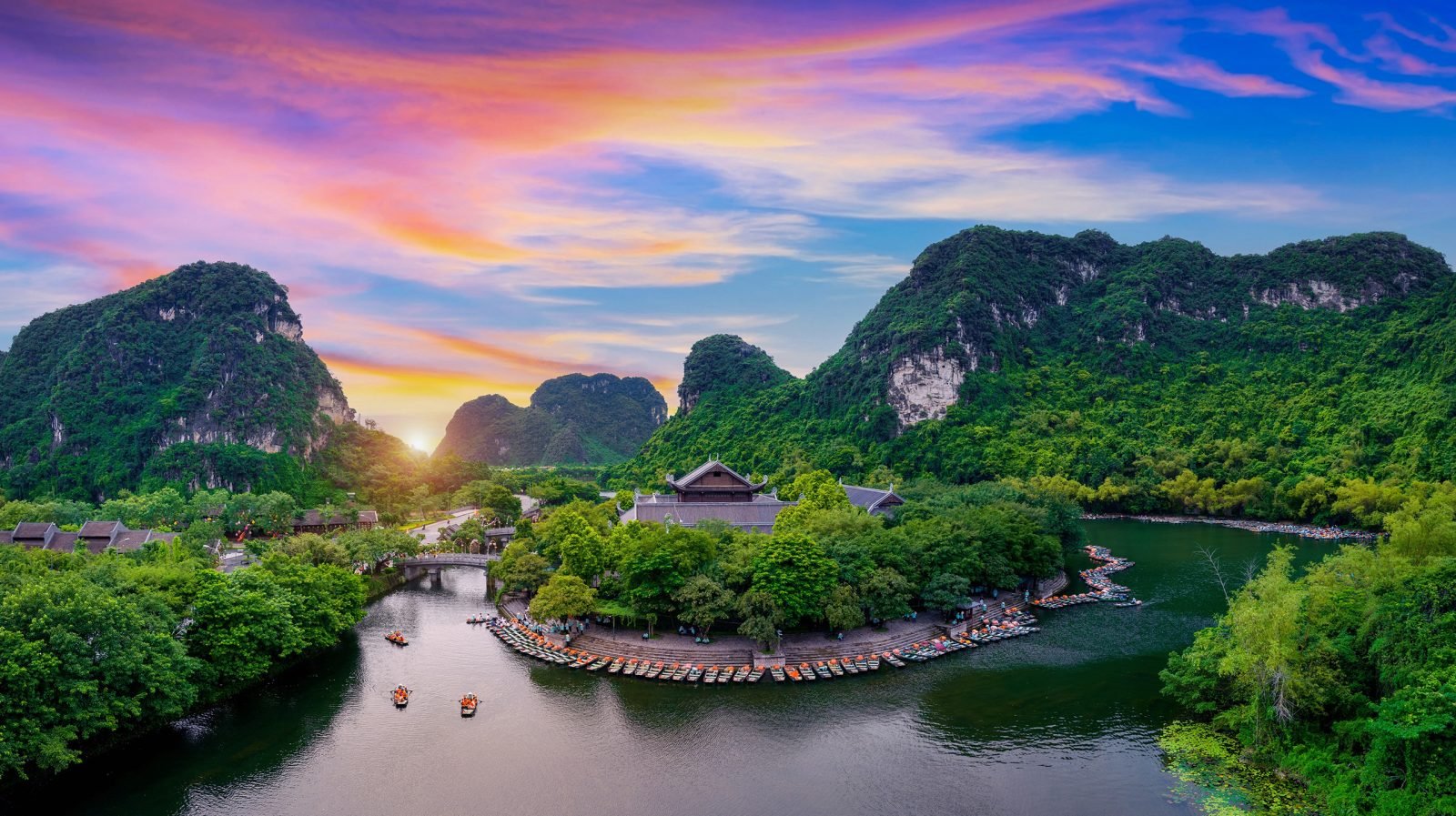 media/images/country-pages/vietnam/destination-tiles/the-northern-coast/comfort-ha-long-to-ninh-binh-to-hue-adventure/trang-an/4323493-1-eng-GB/trang-an.jpg