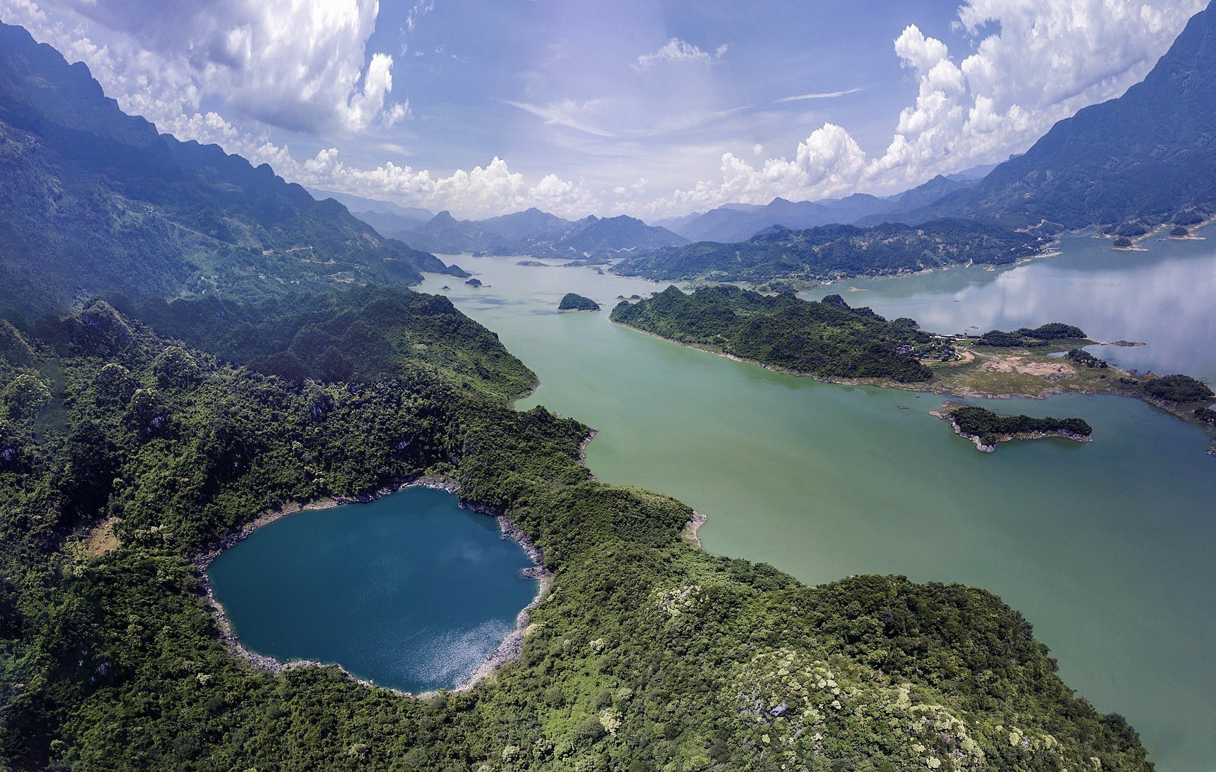 media/images/country-pages/vietnam/destination-tiles/the-northern-coast/hoa-binh-floating-lake-house-getaway/hbfh1/4338941-1-eng-GB/hbfh1.jpg