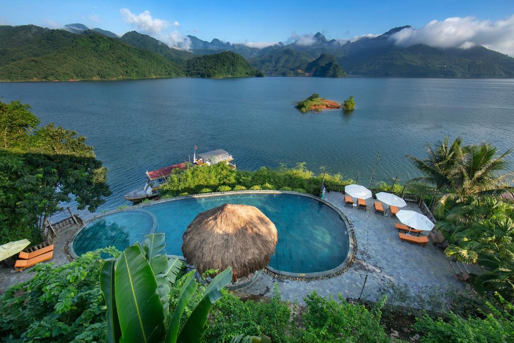 media/images/country-pages/vietnam/destination-tiles/the-northern-coast/hoa-binh-floating-lake-house-getaway/hbfh5/4338965-1-eng-GB/hbfh5.jpg