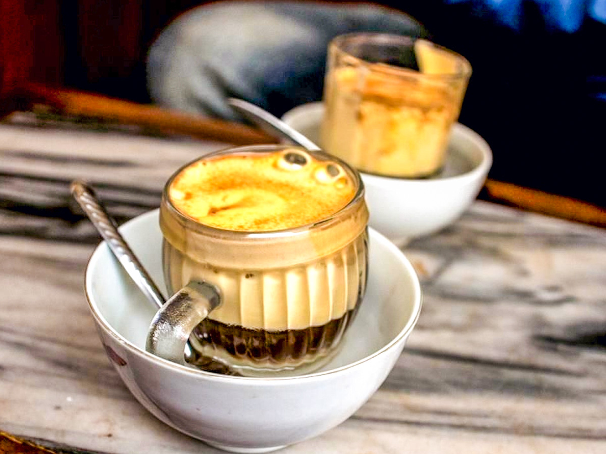 media/images/country-pages/vietnam/hanoi-and-nearby/best-of-city/comfort-best-of-hanoi/cafe-trung/3847697-1-eng-GB/cafe-trung.jpg