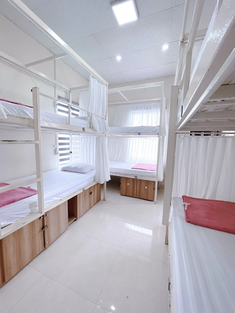 media/images/country-pages/vietnam/hanoi-and-nearby/connect-and-stays/backpacker-ha-noi-to-ho-chi-minh-connect-and-stay/amy-2-hostel-hue-1/3958305-1-eng-GB/amy-2-hostel-hue-1.png