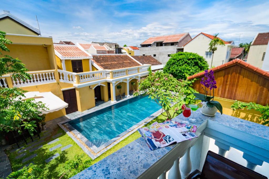 media/images/country-pages/vietnam/hanoi-and-nearby/connect-and-stays/comfort-hanoi-to-ho-chi-minh-connect-and-stay/152843558/3443620-1-eng-GB/152843558.jpg