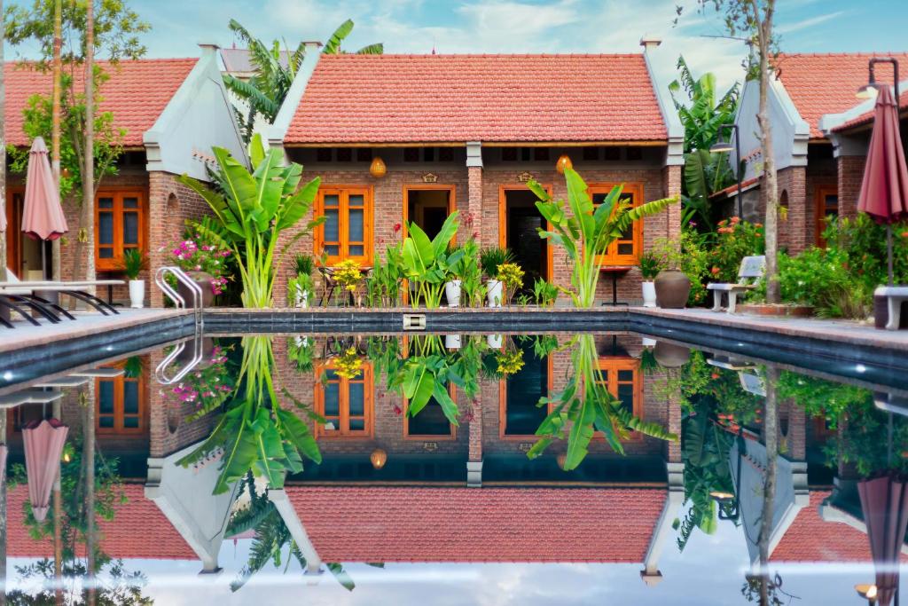 media/images/country-pages/vietnam/hanoi-and-nearby/connect-and-stays/comfort-hanoi-to-ho-chi-minh-connect-and-stay/261850059/3443596-1-eng-GB/261850059.jpg