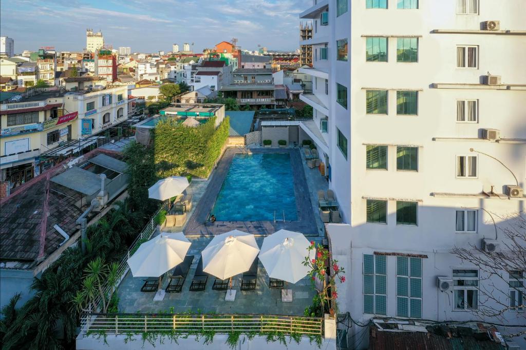 media/images/country-pages/vietnam/hanoi-and-nearby/connect-and-stays/comfort-hanoi-to-ho-chi-minh-connect-and-stay/387651811/3443608-1-eng-GB/387651811.jpg