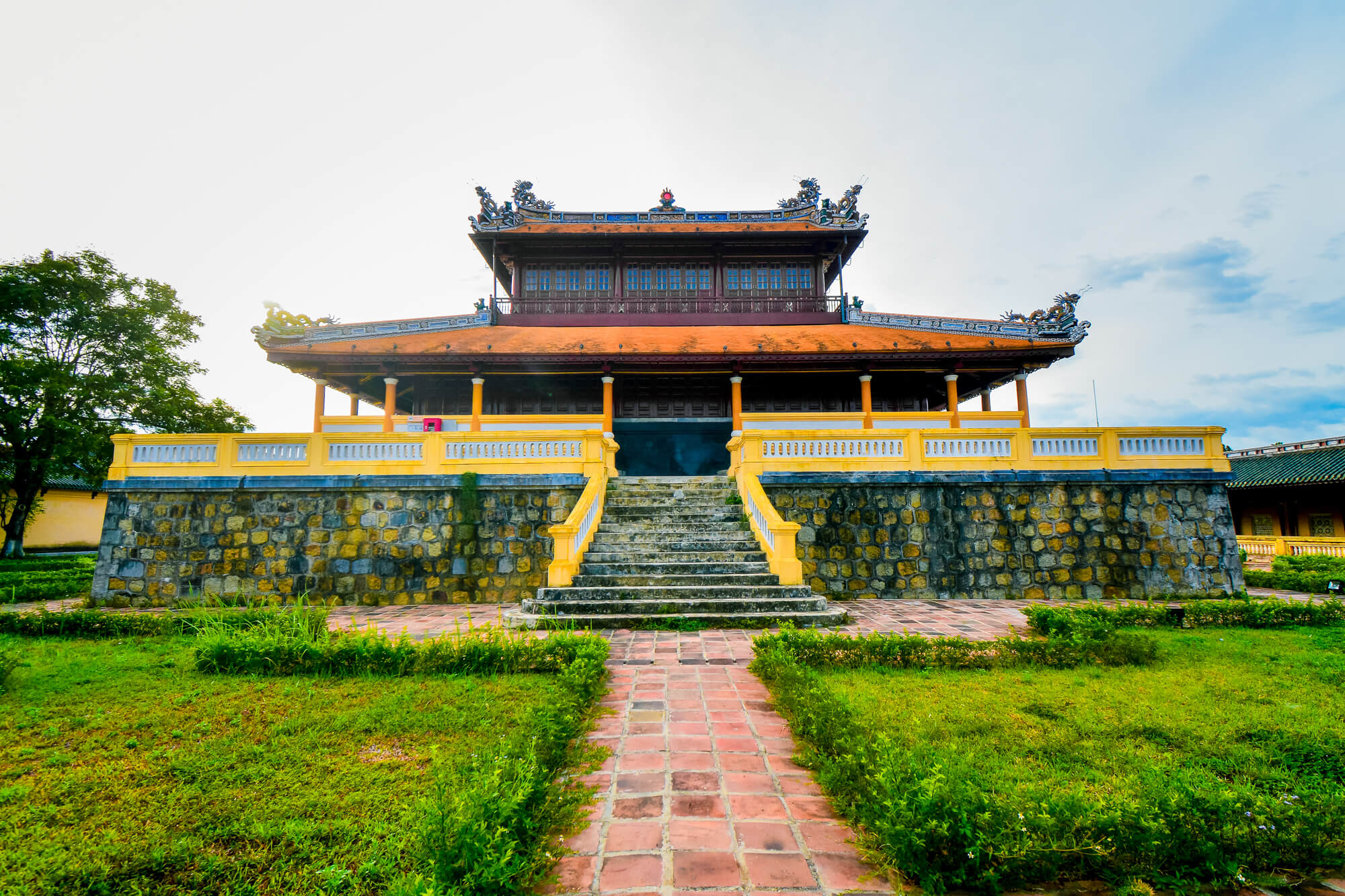 media/images/country-pages/vietnam/hanoi-and-nearby/journeys/comfort-vietnam-explorer/hue/3428912-1-eng-GB/hue.jpg