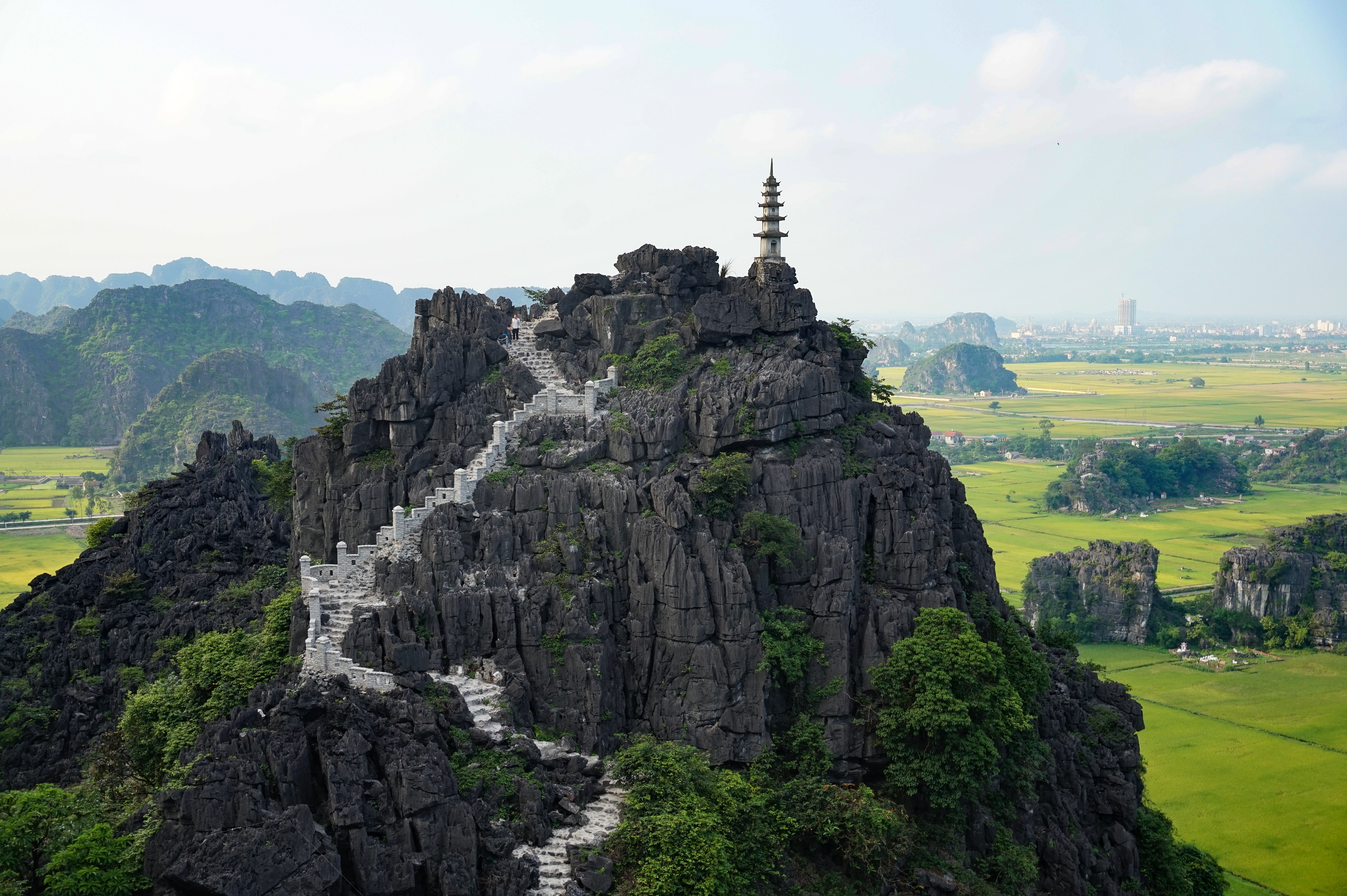 media/images/country-pages/vietnam/hanoi-and-nearby/journeys/comfort-vietnam-explorer/ninh-binh-2/3428900-1-eng-GB/ninh-binh-2.jpg