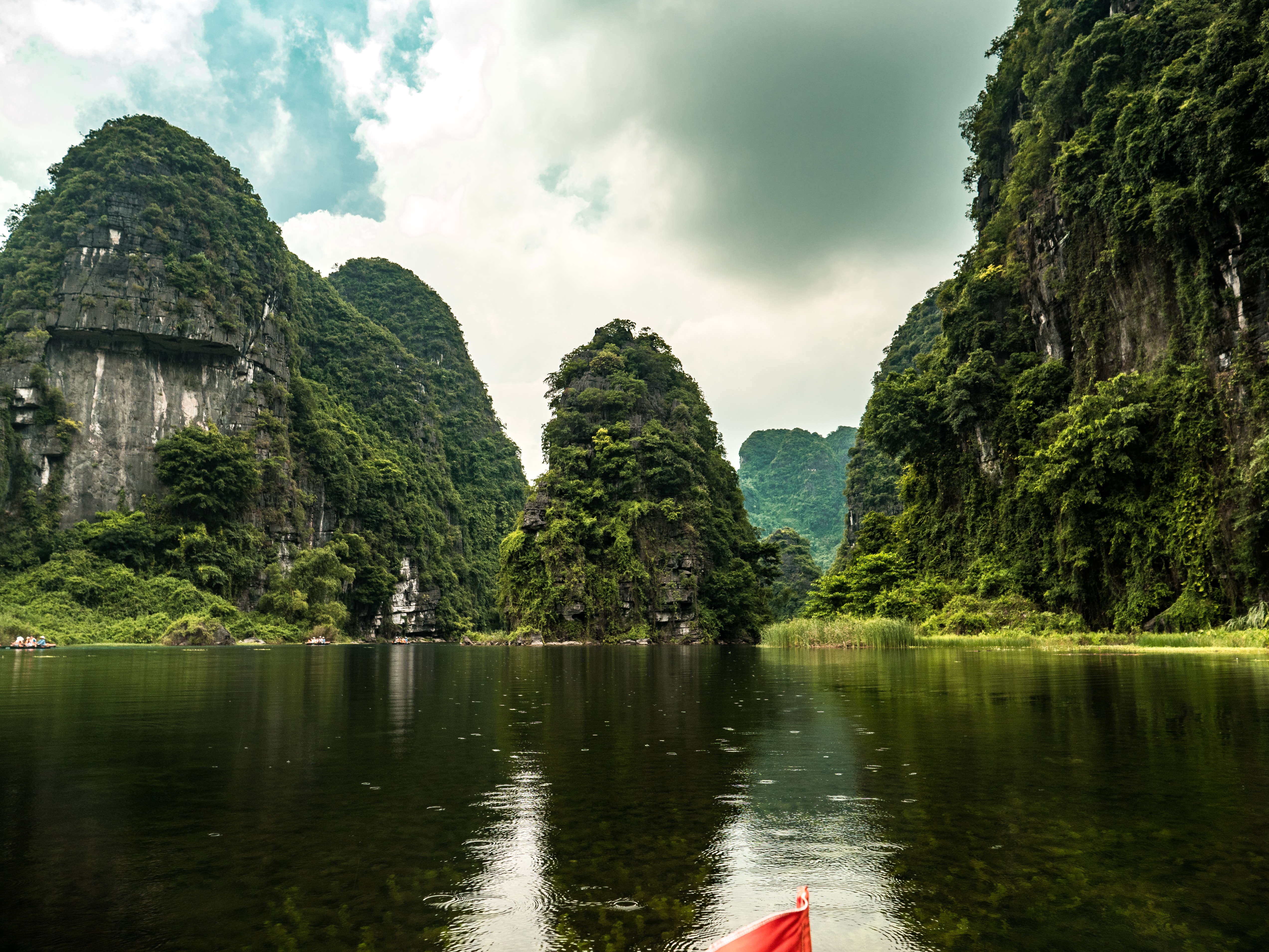 media/images/country-pages/vietnam/hanoi-and-nearby/journeys/comfort-vietnam-explorer/ninh-binh/3428894-1-eng-GB/ninh-binh.jpg