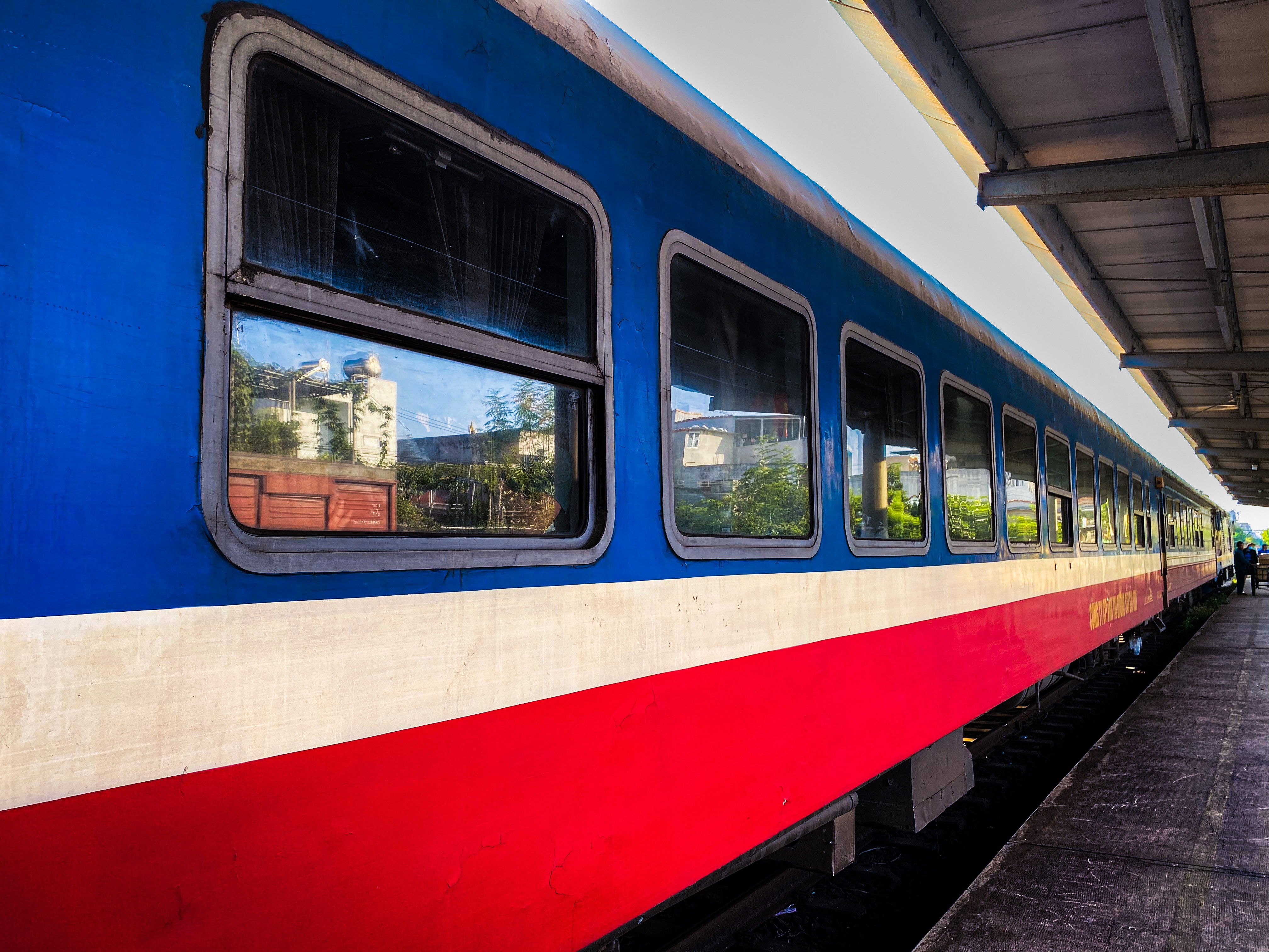 media/images/country-pages/vietnam/hanoi-and-nearby/journeys/comfort-vietnam-explorer/train/3428906-1-eng-GB/train.jpg