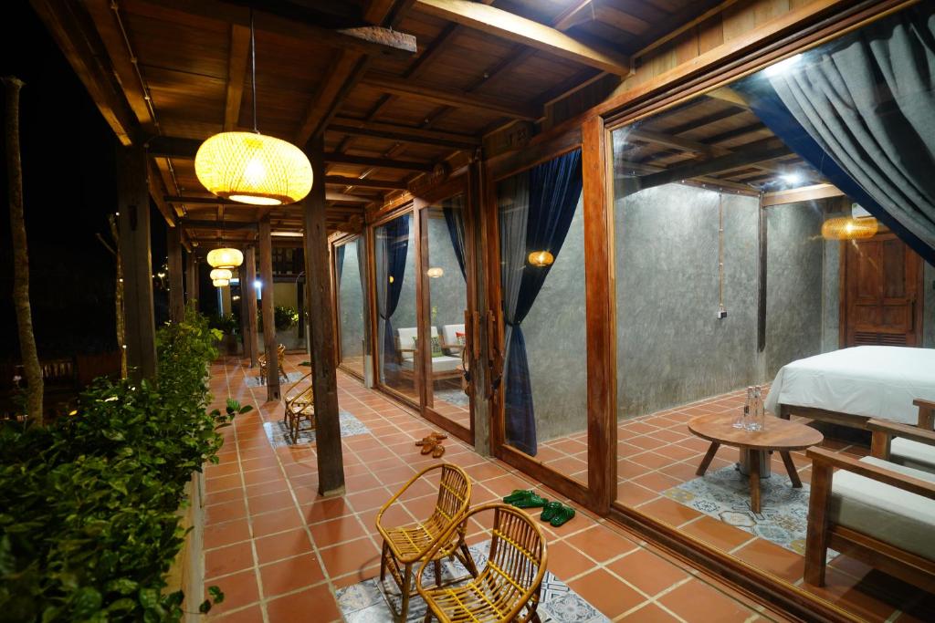 media/images/country-pages/vietnam/hanoi-and-nearby/trips/ba-be-national-park/502022186/3700633-1-eng-GB/502022186.jpg