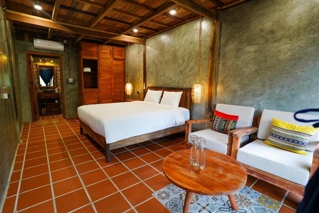 media/images/country-pages/vietnam/hanoi-and-nearby/trips/ba-be-national-park/509489830/3700627-1-eng-GB/509489830.jpg