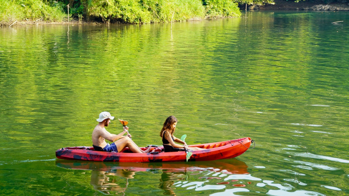 media/images/country-pages/vietnam/hanoi-and-nearby/trips/ba-be-national-park/kayaking-in-ba-be-2/3700567-1-eng-GB/kayaking-in-ba-be-2.jpg
