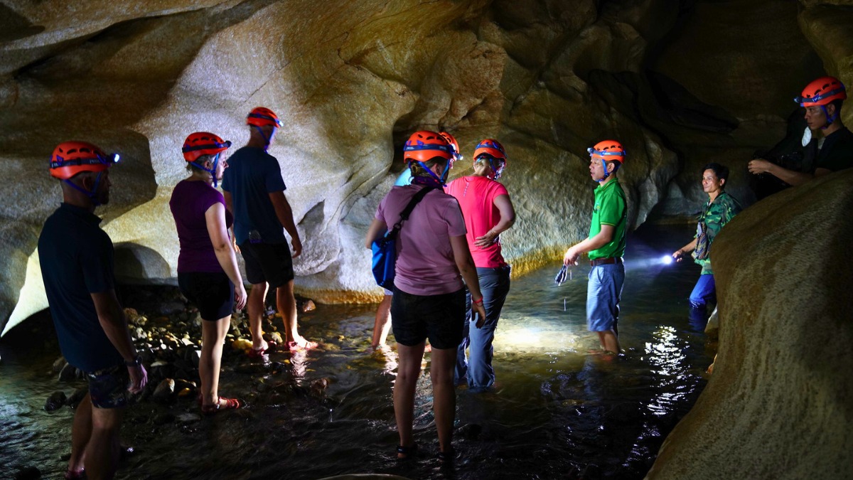 media/images/country-pages/vietnam/hanoi-and-nearby/trips/ba-be-national-park/tham-phay-expedition-3/3700609-1-eng-GB/tham-phay-expedition-3.jpg