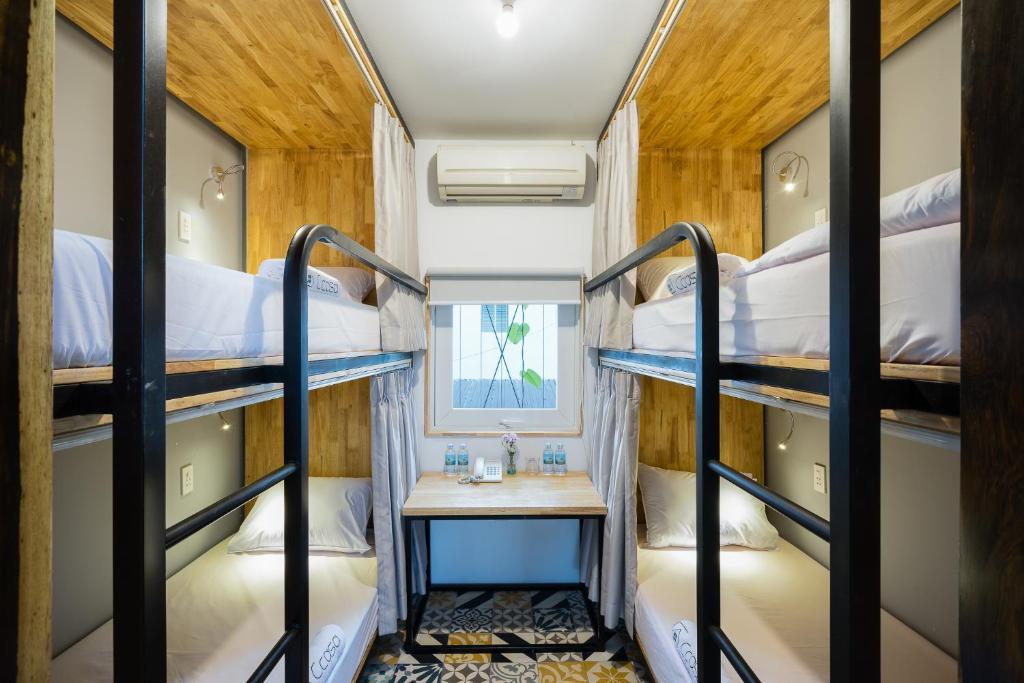 media/images/country-pages/vietnam/hanoi-nearby/connect-stays/backpacker-ha-noi-to-ho-chi-minh-connect-and-stay/236202625/3398776-1-eng-GB/236202625.jpg