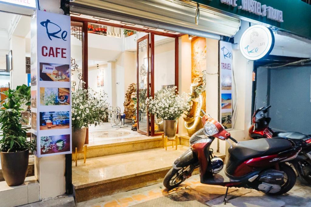 media/images/country-pages/vietnam/hanoi-nearby/connect-stays/backpacker-ha-noi-to-ho-chi-minh-connect-and-stay/279283834/3398800-1-eng-GB/279283834.jpg