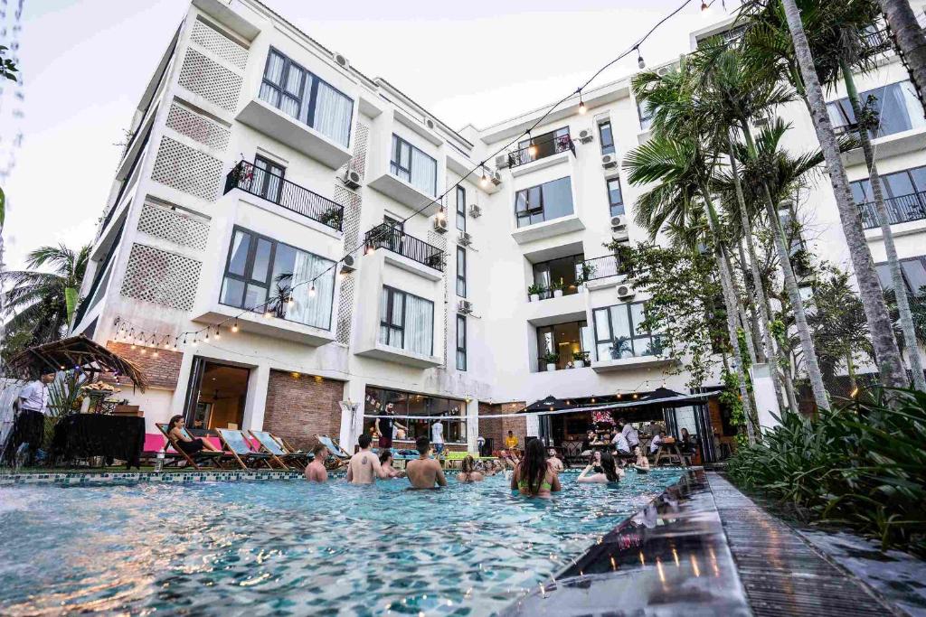 media/images/country-pages/vietnam/hanoi-nearby/connect-stays/backpacker-ha-noi-to-ho-chi-minh-connect-and-stay/414512394/3398818-1-eng-GB/414512394.jpg