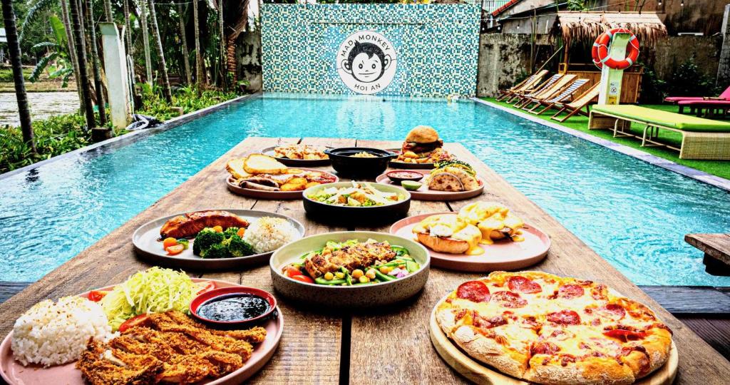 media/images/country-pages/vietnam/hanoi-nearby/connect-stays/backpacker-ha-noi-to-ho-chi-minh-connect-and-stay/427070282/3398824-1-eng-GB/427070282.jpg