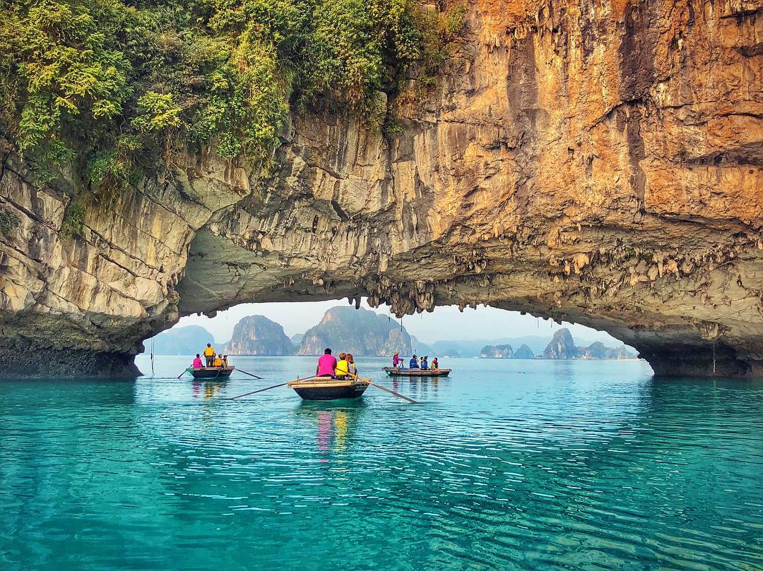 media/images/country-pages/vietnam/hanoi-nearby/trips/bai-tu-long-bay-cruise/7306/2945689-1-eng-GB/7306.jpg