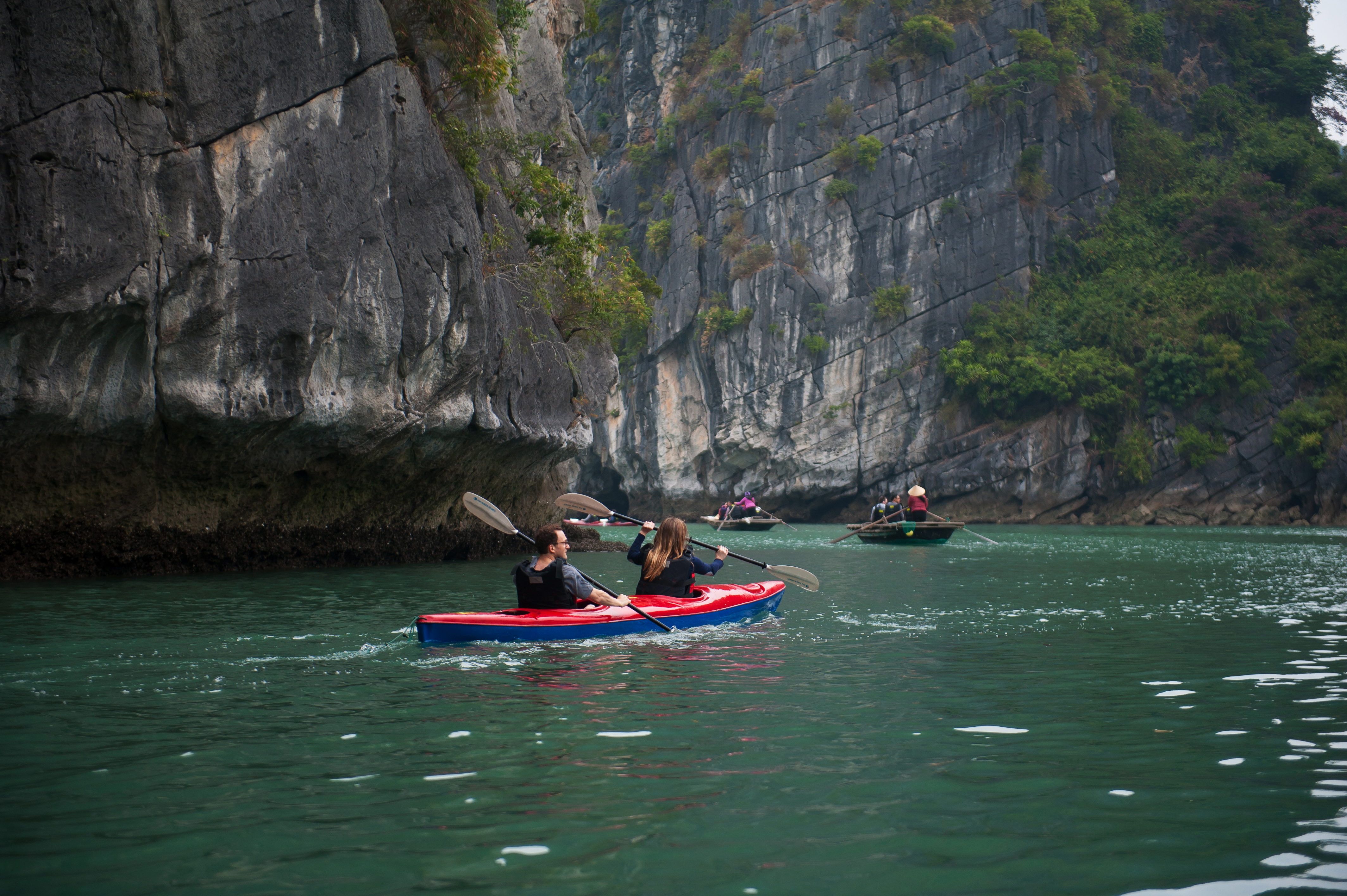 media/images/country-pages/vietnam/hanoi-nearby/trips/bai-tu-long-bay-cruise/bai-tu-long-bay-cruise2/2980669-1-eng-GB/bai-tu-long-bay-cruise.jpg