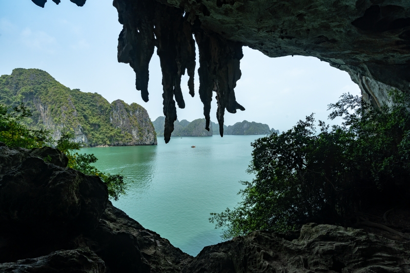 media/images/country-pages/vietnam/hanoi-nearby/trips/ha-long-and-cat-ba-island-cruise/goc_1657877928/2942368-1-eng-GB/goc_1657877928.jpg